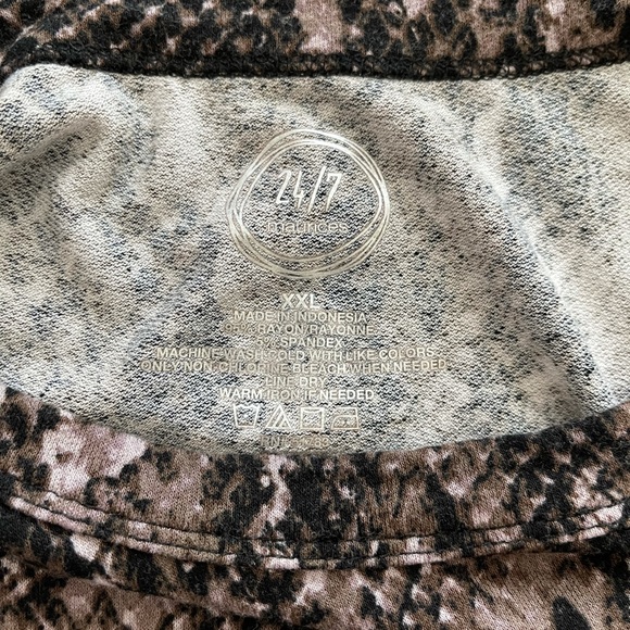 Maurices Snake Print 24/7 Tee - Picture 3 of 3